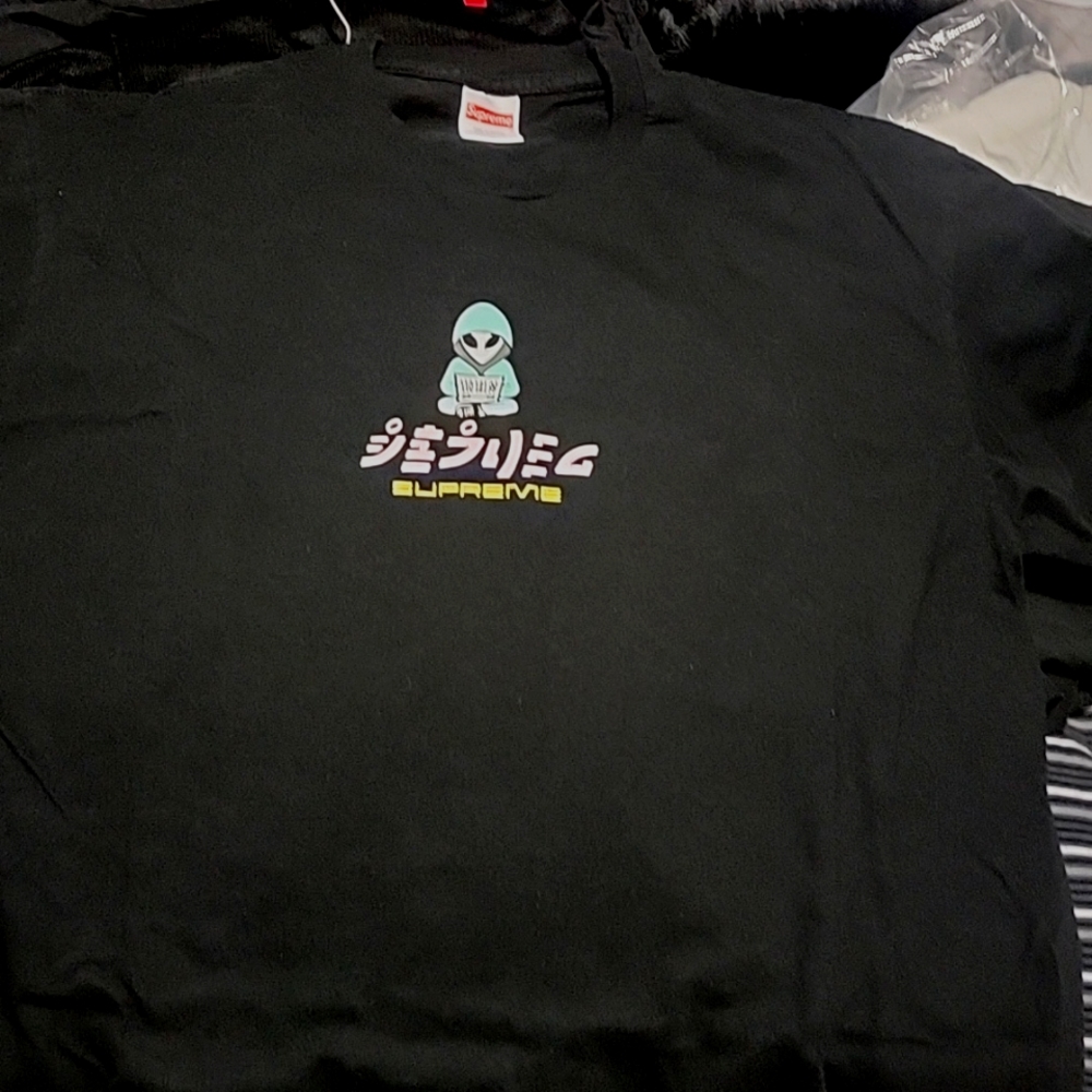 Supreme alien tee